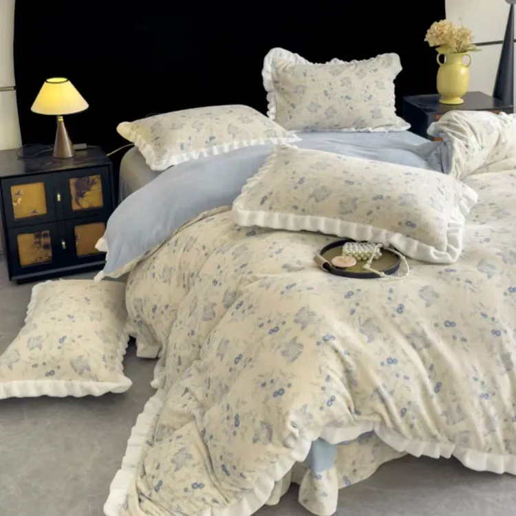 2026新款法式床品套件韩版蕾丝雕花牛奶绒四件套被套床品加厚奶绒