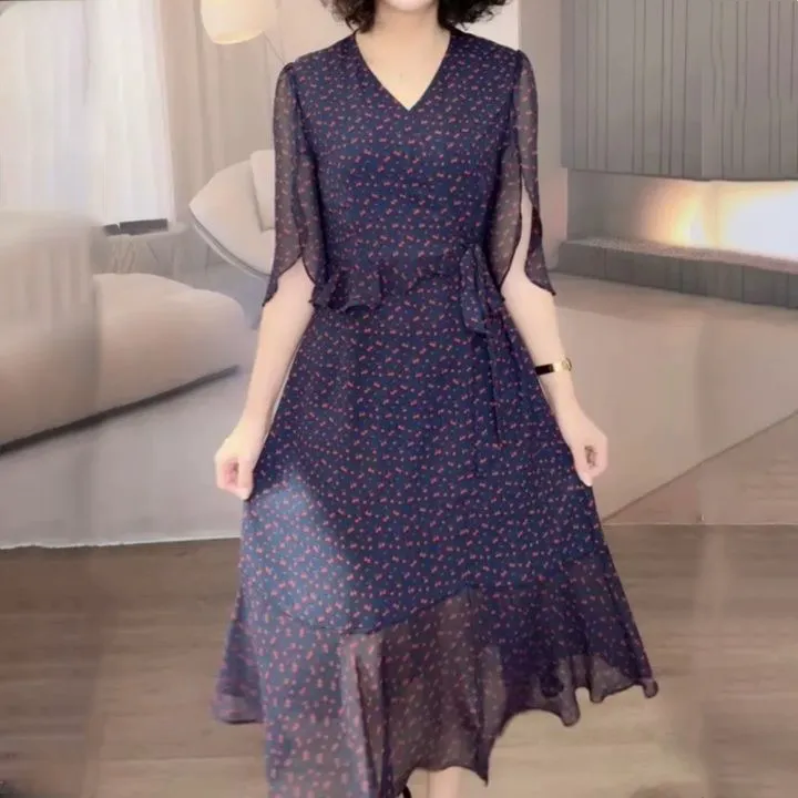 夏季新款碎花收腰系带V领休闲连衣裙气质减龄宽松显瘦喇叭袖裙子