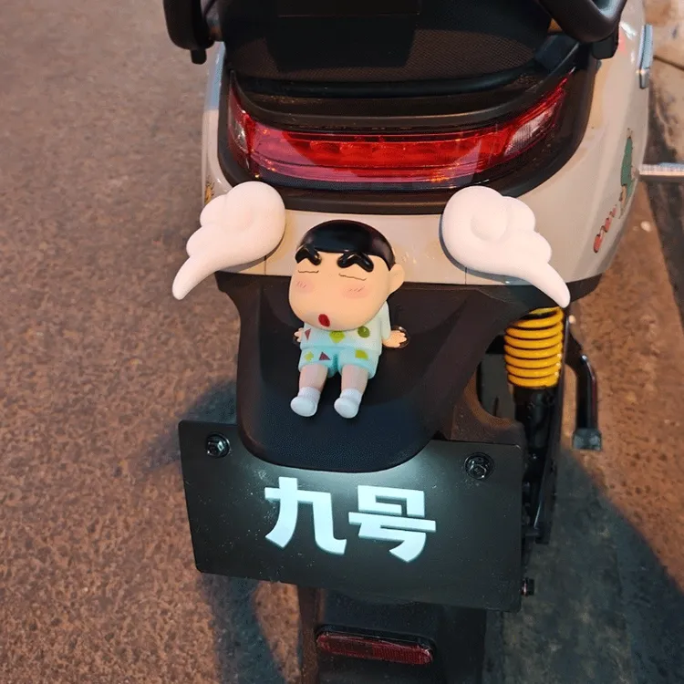 酷炫蜡笔小新车载电动车装饰品电瓶车配件可爱摩托机车小配件摆件