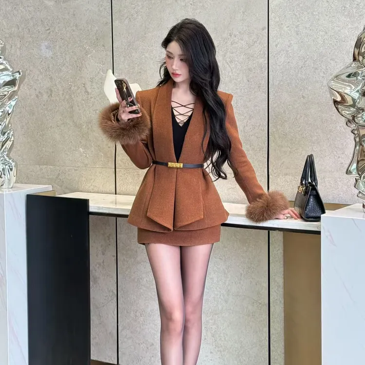 【精选优品】冬季厚款气质显瘦千金感外套时尚短裙两件套252236