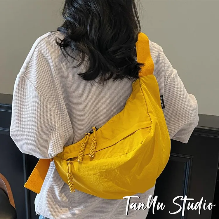 探屿日系简约休闲胸包女潮牌运动单肩斜挎小背包女百搭大容量男包