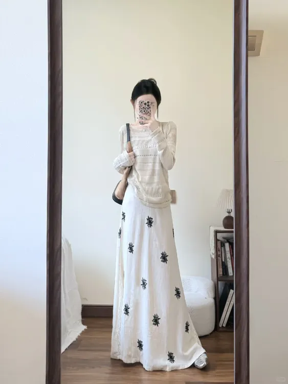 2025秋季新款韩系松弛感穿搭镂空针织上衣搭配半身裙气质两件套女