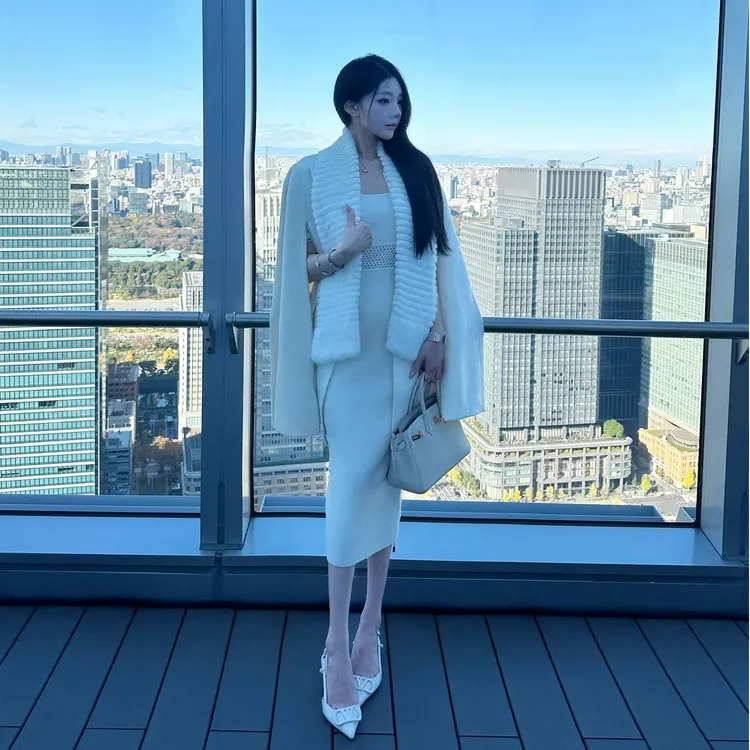 2024秋冬新款ins气质御姐范中长款披肩斗篷女配收腰显身材连衣裙