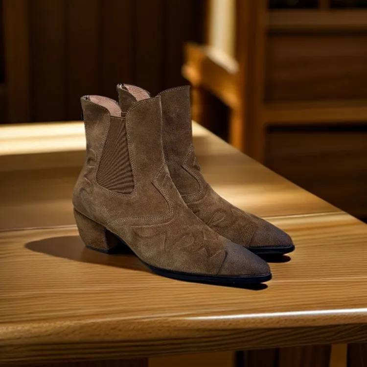 原创真皮短靴尖头粗跟牛皮靴子雕花切尔西靴西部牛仔靴女粗跟皮鞋