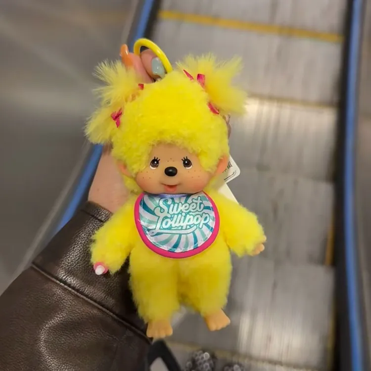 【Lisa同款】Monchhichi 黄色双马尾套装 蒙奇奇钥匙扣玩偶