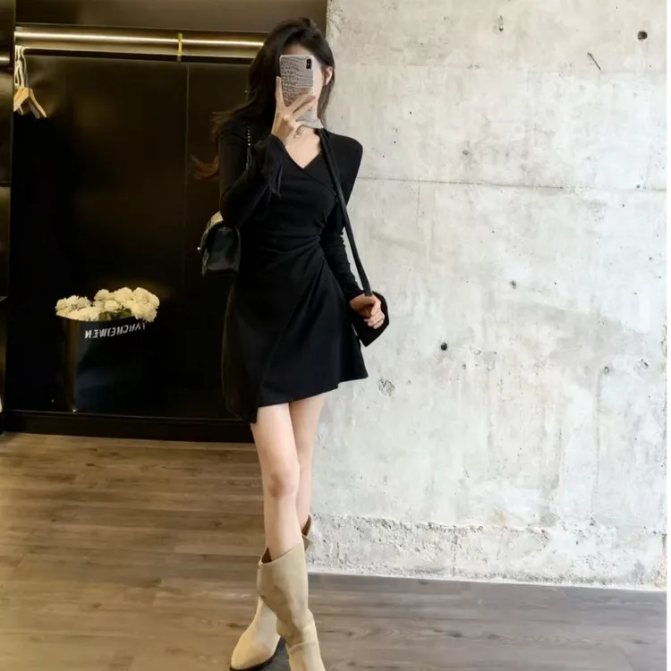 长袖秋季连衣裙裙子褶皱V领女神显瘦时尚连衣裙法式小个子夏季