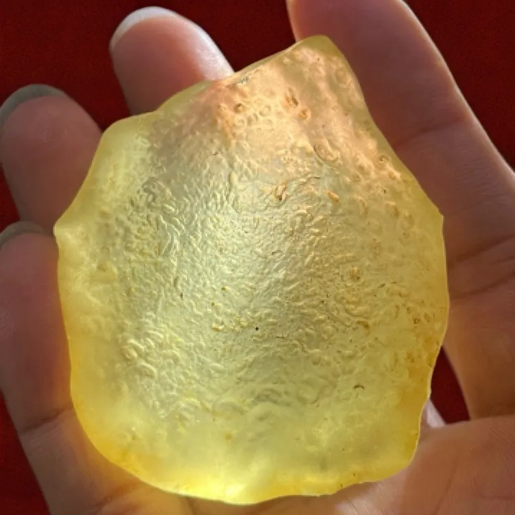 收藏级天然利比亚玻璃陨精美原石摆件金黄高透透无瑕疵