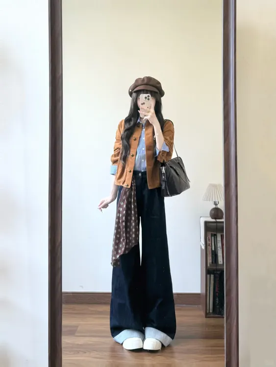 2025早秋新款复古灯芯绒翻领外套女格纹长袖衬衫搭配牛仔裤三件套