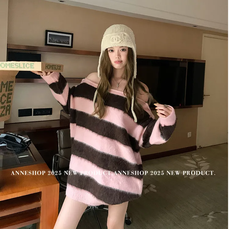 秋冬韩系粉色漏肩条纹毛衣女宽松针织上衣条纹宽松慵懒风加厚#920
