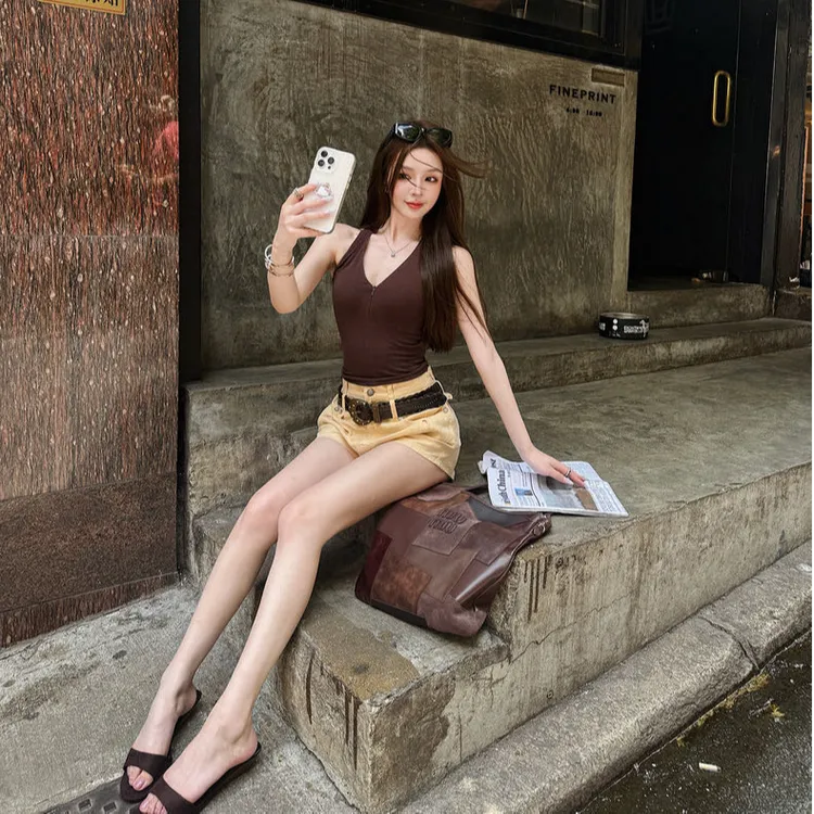 纯欲风吊带背心女夏季紧身收腰辣妹百搭上衣设计感高腰显瘦短裤子