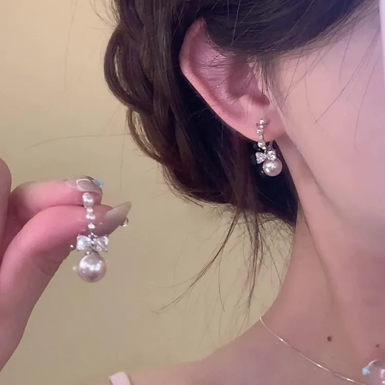 铜合金耳饰 曼塔玫瑰色珍珠耳钉锆石蝴蝶结设计气质百搭秋冬耳饰