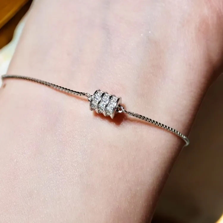 925银莫桑石手链 时尚素款轻奢转金桶抽拉手链莫桑满钻镶嵌