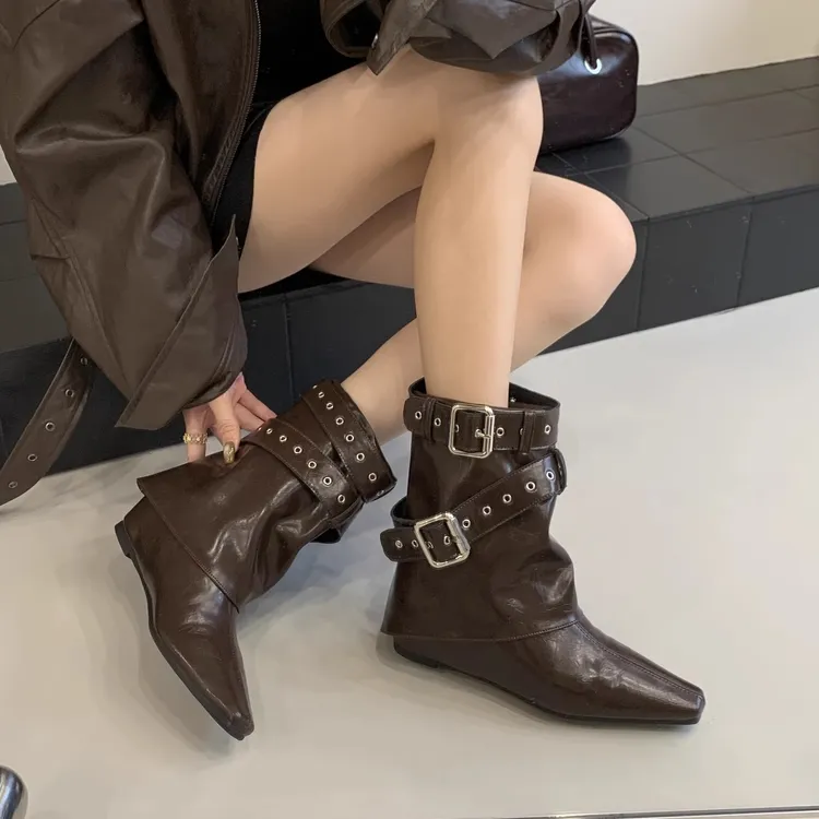 皮面西部牛仔靴平底内增高短靴尖头漆面辣妹靴秋冬新款爆款女鞋