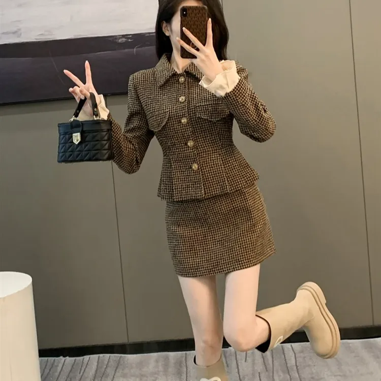 早春新款小香风套装裙女洋气轻职风格纹修身外套高腰半身裙两件套