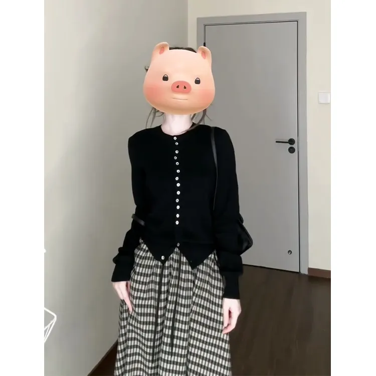 2025秋季新款女法式气质圆领长袖毛衣上衣气质高腰显瘦格纹半身裙