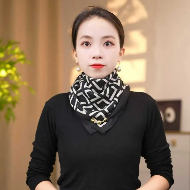 围巾女款爆款2025新款冬季保暖秋冬复古时尚丝巾小方巾围脖披肩
