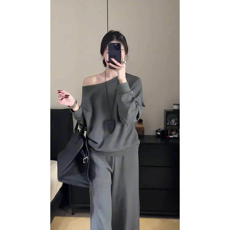 灰色卫衣套装女重工斜肩上衣高腰显瘦微喇叭裤休闲阔腿裤一整套女