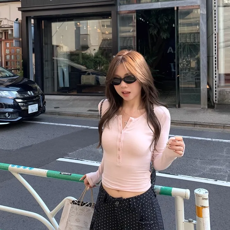 韩系粉色纽扣半开领长袖t恤女早秋季新款修身温柔百搭内搭上衣ins