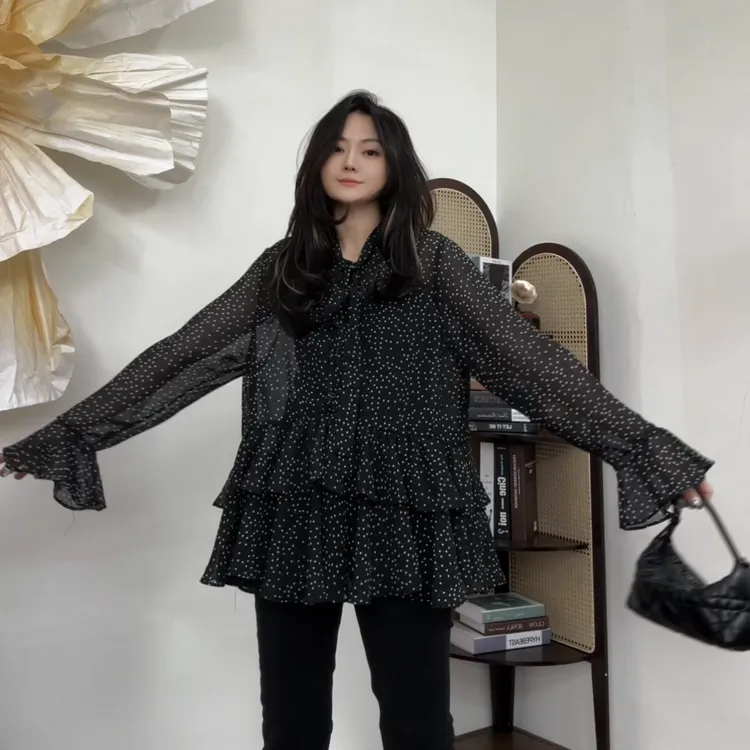 museguhui/木色古汇82513#小圆点喇叭袖百搭休闲宽松上衣