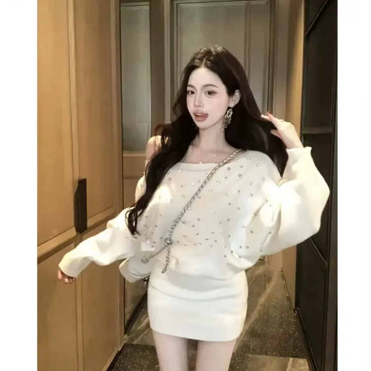 小香风烫钻针织连衣裙女秋冬纯欲性感一字肩包臀裙蝙蝠袖毛衣裙子