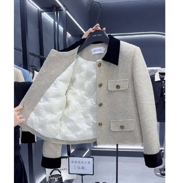 2025冬季新款燕麦色加绒加厚百搭高级感拼接显瘦小香风外套
