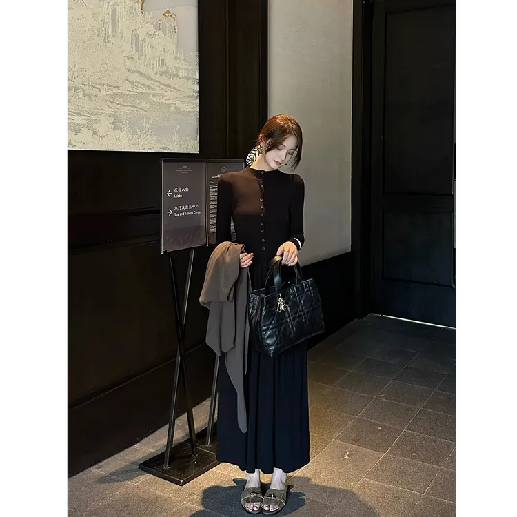 【有口袋】圆领单排扣长裙黑色气质显瘦连衣裙收腰显瘦赫本风大摆裙