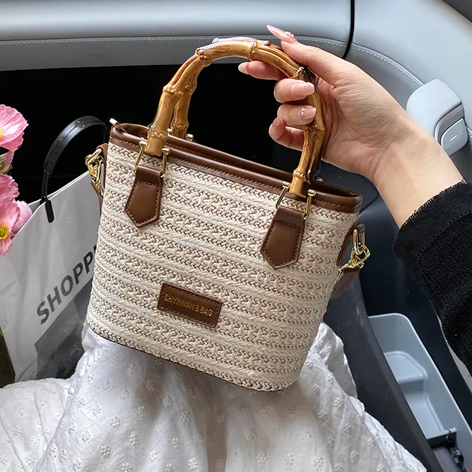 今年流行撞色小包包女2025新款百搭斜挎包精致超火编织草编包8528