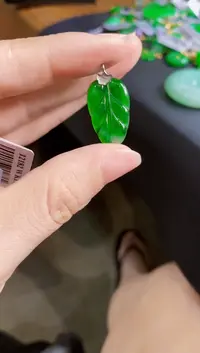 翡翠18K金镶嵌颈饰吊坠