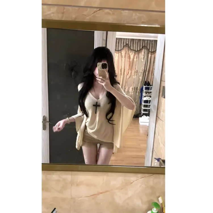 纯欲松弛氛围感V领宽松显瘦蝙蝠袖针织斗篷罩衫上衣短裤两件套装