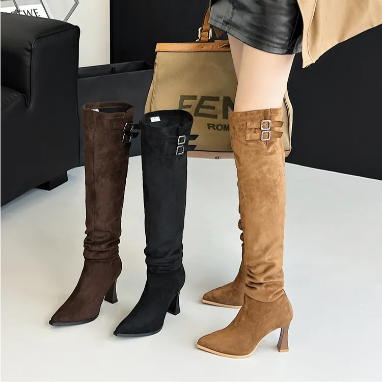 【7.5公分】2025秋冬新款时尚尖头皮带扣侧拉链套筒绒面过膝靴