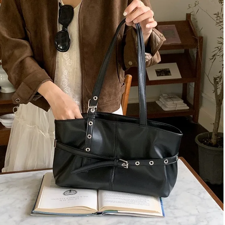 小众设计韩版腋下包秋冬新款大容量通勤百搭托特包机车风单肩包女