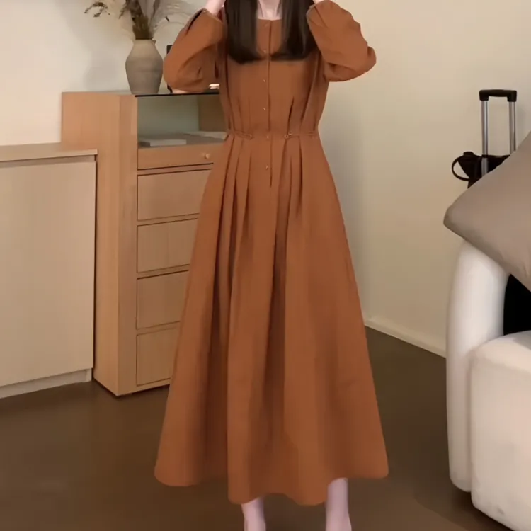 初秋法式复古高级感长袖连衣裙女新款气质风时尚感收腰显瘦a子裙