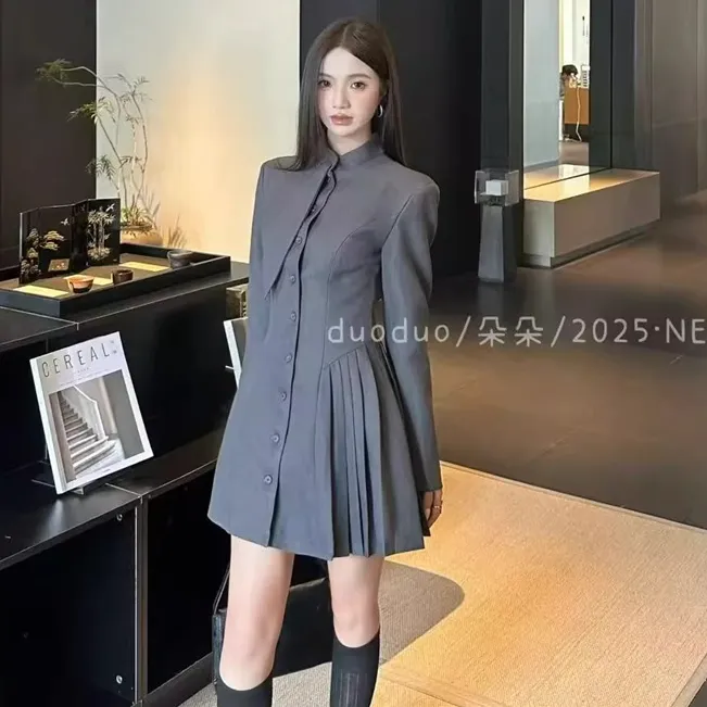 2025年秋冬新款韩版法式气质设计感收腰显瘦百褶裙摆西装外套女潮