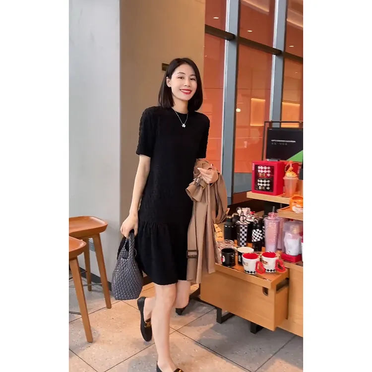 韩版夏季高级感赫本风小黑裙百搭显瘦通勤设计感小众短袖连衣裙女