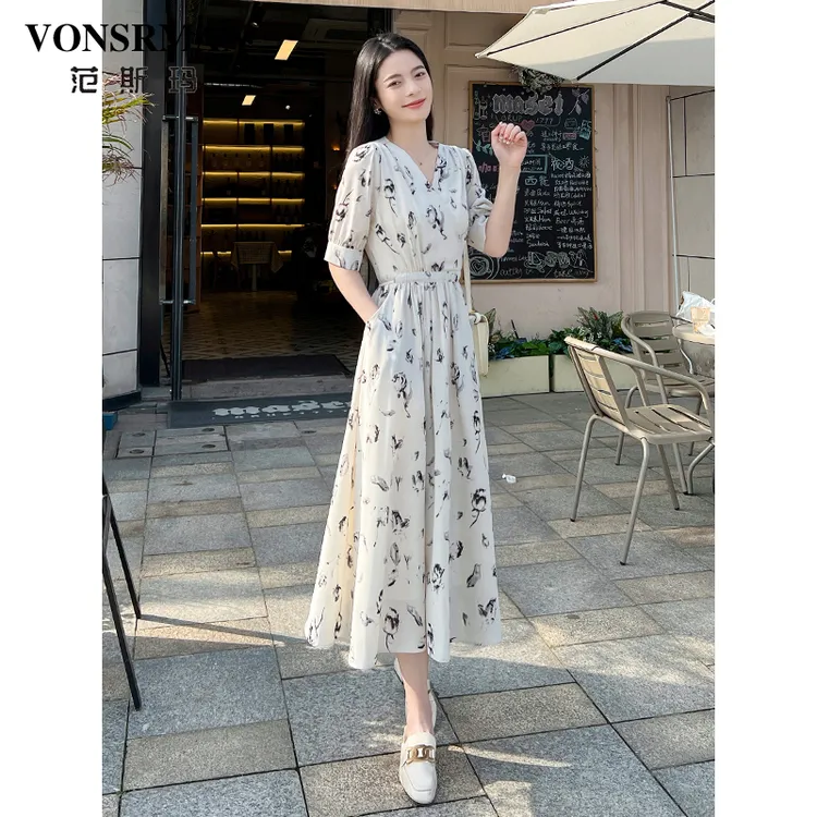 碎花V领连衣裙女夏季2025新款时尚法式气质收腰显瘦水墨温柔风潮
