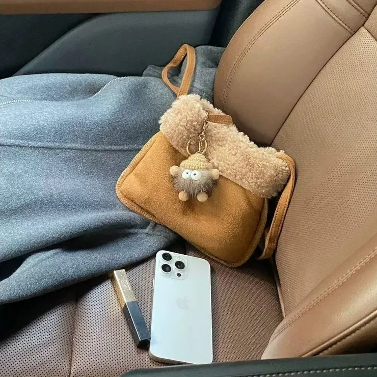 治愈系羊羔毛拼接麂皮绒斜挎手机零钱包秋冬松弛感毛绒口袋零钱包