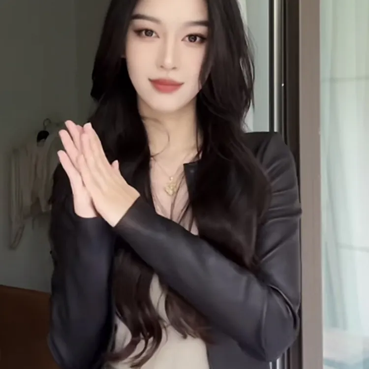 2025年秋冬新款韩版高级感时尚短外套女小众设计感显瘦百搭小皮衣