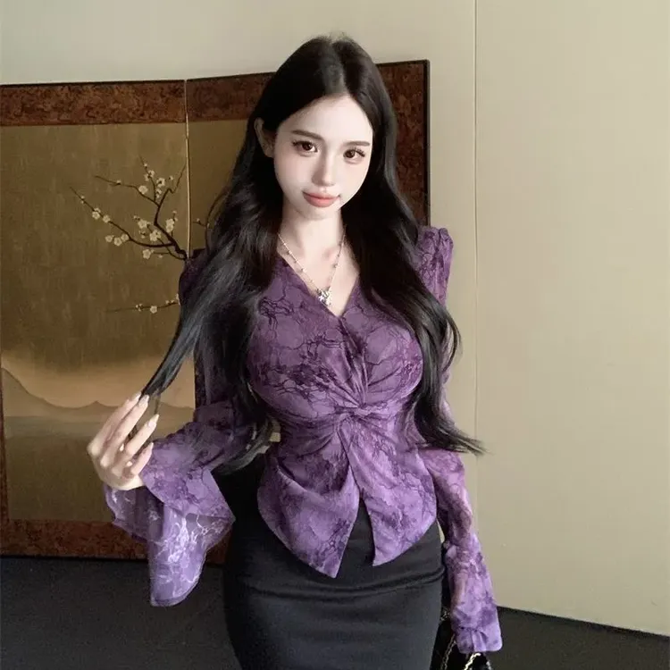 法式轻奢高级感紫色提花喇叭袖上衣秋季不规则扭结修身收腰T恤女