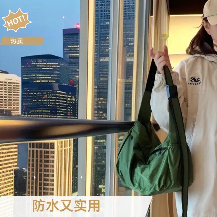 防水牛津布斜挎包2025新款休闲托特包大容量通勤时尚登山旅行女包