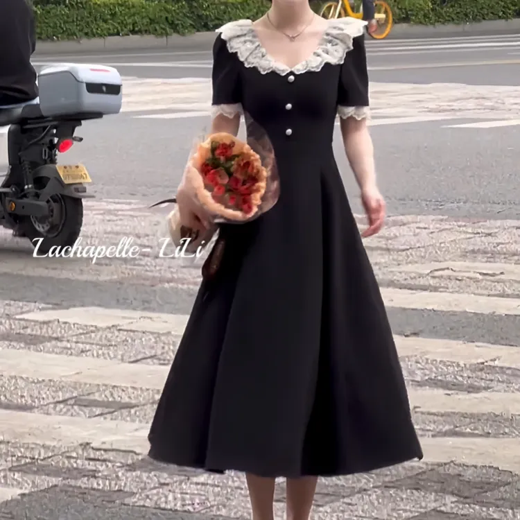 秋季时尚气质设计款v领蕾丝赫本风长款复古连衣裙长裙收腰娃娃领