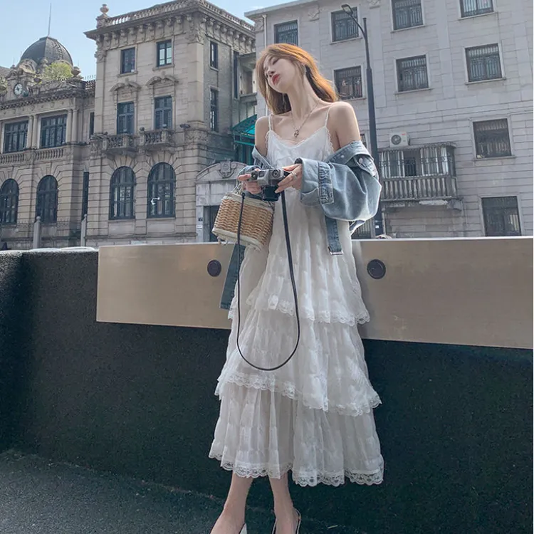 法式白色吊带连衣裙女夏季新款气质蕾丝花边蛋糕裙海边度假长裙子