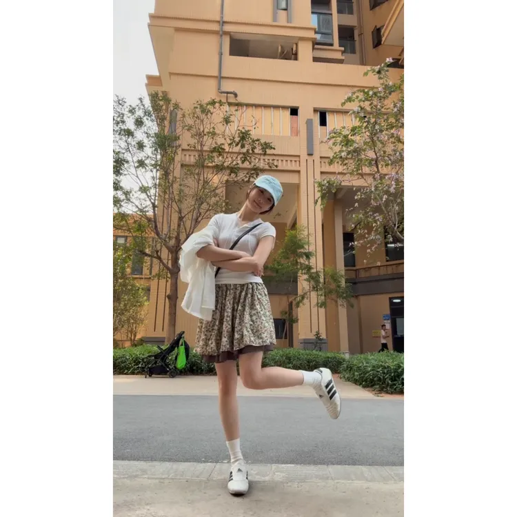 INS CEC少女感半开领蕾丝花边白色T恤碎花田园风撞色半裙减龄套装