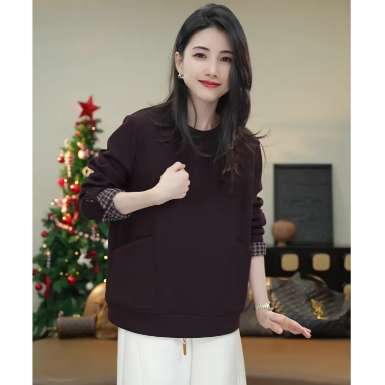 小乖逃休闲时尚紫色卫衣圆领格子袖内里简约保暖宽松秋冬S25742