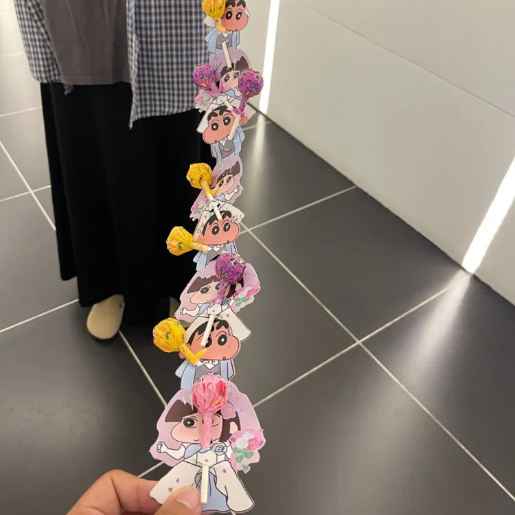 【艺凡】蜡笔小新主题棒棒糖卡纸装饰卡纸七夕礼物送女友拍照配件