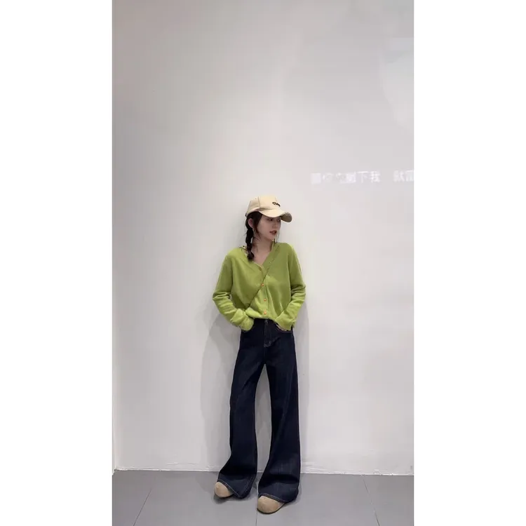 2025秋季新款韩系简约绿色宽松圆领长袖针织开衫百搭牛仔裤套装