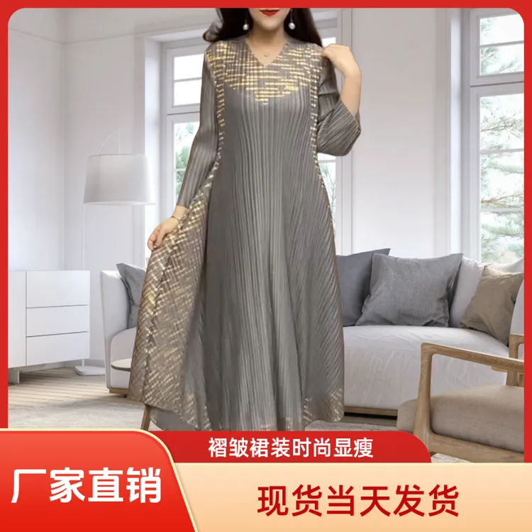 母亲节洋气衣服女高档大码裙子五一出游穿搭女装时尚褶皱连衣裙女