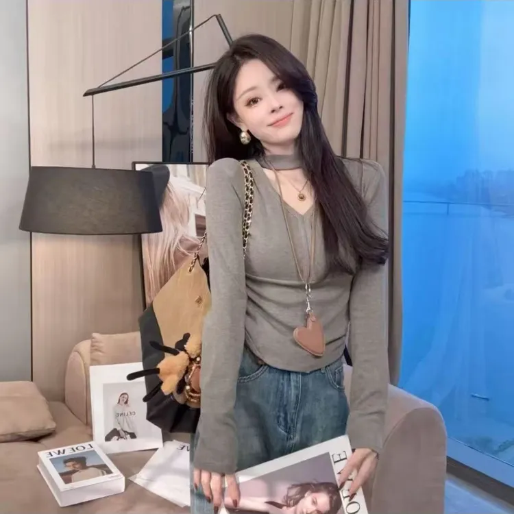 微胖mm挂脖V领长袖百搭显瘦时尚ins设计感T恤女