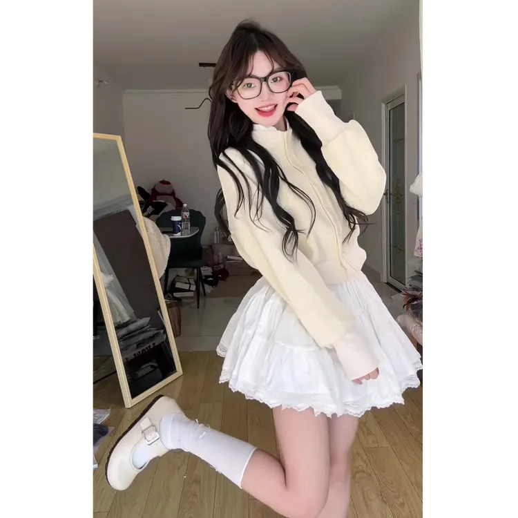 2025春季新款设计感圆领单排扣针织开衫外套上衣搭半身裙显瘦套装