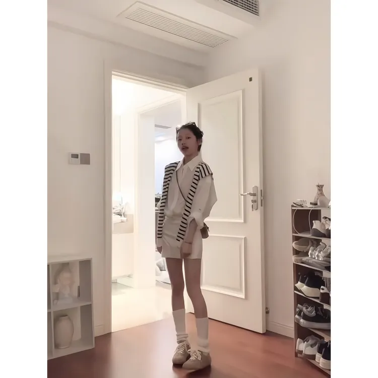 韩系穿搭披肩白色衬衫裙女春季新款设计上衣时尚气质连体裙两件套