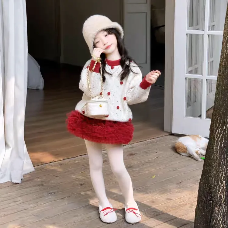 女童冬季2025年圣诞新年款红色立体球球厚款毛衣拼纱加绒短裙套装